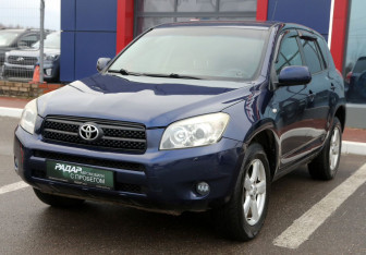 Подержанный автомобиль Toyota RAV4 2007 года (3 фото)