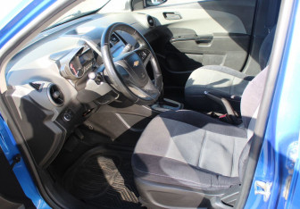 Подержанный автомобиль Chevrolet Aveo Sedan 2012 года (10 фото)