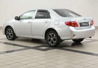 Подержанный автомобиль Toyota Corolla Sedan 2008 года (2 фото)