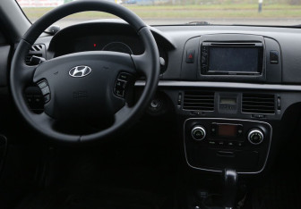 Подержанный автомобиль Hyundai Sonata 2007 года (14 фото)