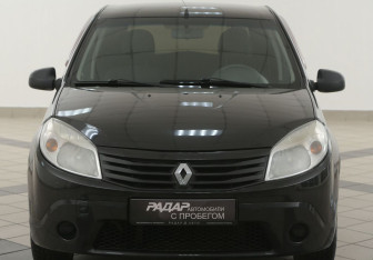 Подержанный автомобиль Renault Sandero 2013 года (6 фото)