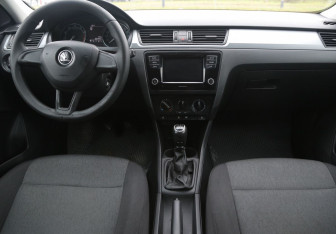 Подержанный автомобиль Skoda Rapid Liftback 2018 года (12 фото)