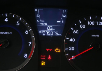 Подержанный автомобиль Hyundai Solaris Hatchback 2011 года (17 фото)