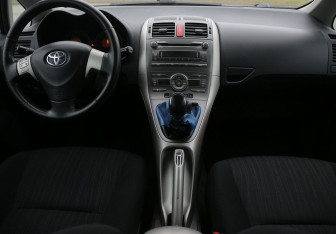 Подержанный автомобиль Toyota Auris Hatchback 2008 года (12 фото)