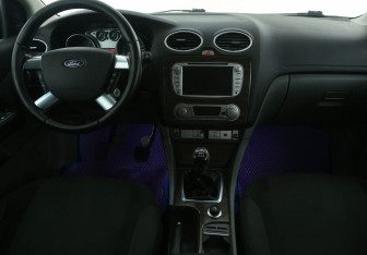 Подержанный автомобиль Ford Focus Hatchback 2008 года (12 фото)