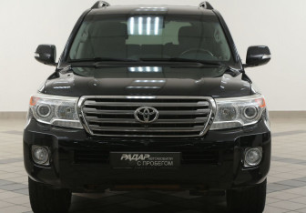 Подержанный автомобиль Toyota Land Cruiser Suv 2013 года (6 фото)