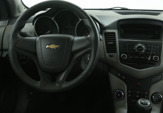 Подержанный автомобиль Chevrolet Cruze Sedan 2010 года (14 фото)