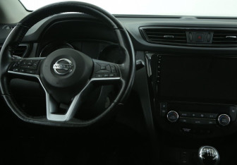 Подержанный автомобиль Nissan Qashqai 2019 года (12 фото)