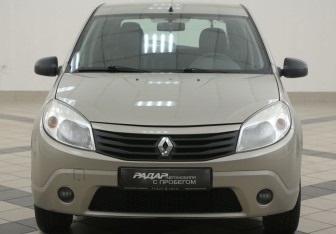 Подержанный автомобиль Renault Sandero 2010 года (6 фото)