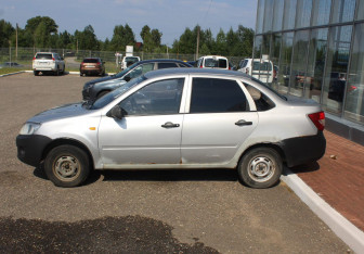Подержанный автомобиль LADA (ВАЗ) Granta Sedan 2012 года (4 фото)