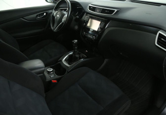 Подержанный автомобиль Nissan X-Trail 2015 года (9 фото)