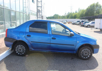 Подержанный автомобиль Renault Logan Sedan 2005 года (8 фото)