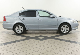 Подержанный автомобиль Skoda Octavia Liftback 2010 года (5 фото)