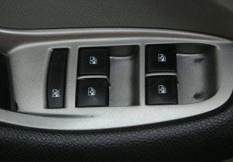 Подержанный автомобиль Chevrolet Orlando 2011 года (17 фото)
