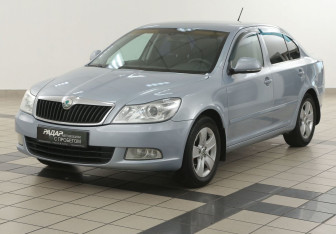 Подержанный автомобиль Skoda Octavia Liftback 2010 года (8 фото)