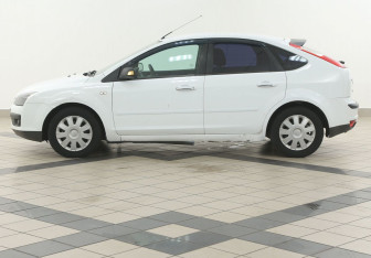 Подержанный автомобиль Ford Focus Hatchback 2008 года (7 фото)