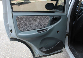 Подержанный автомобиль Chevrolet Niva 2004 года (11 фото)