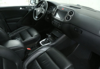 Подержанный автомобиль Volkswagen Tiguan 2010 года (14 фото)