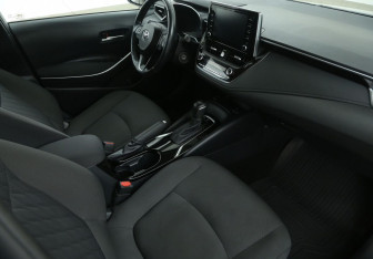 Подержанный автомобиль Toyota Corolla Sedan 2019 года (9 фото)