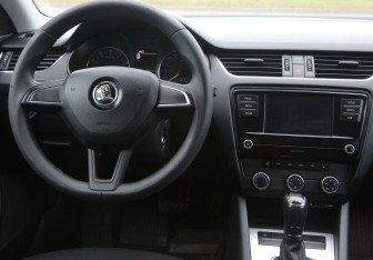 Подержанный автомобиль Skoda Octavia Liftback 2017 года (14 фото)