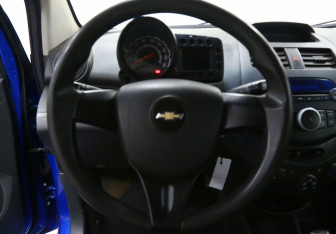Подержанный автомобиль Chevrolet Spark 2011 года (9 фото)