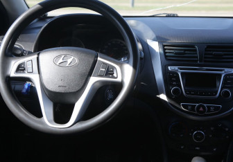 Подержанный автомобиль Hyundai Solaris Sedan 2013 года (14 фото)