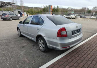Подержанный автомобиль Skoda Octavia Liftback 2009 года (5 фото)