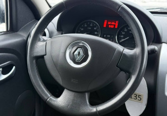 Подержанный автомобиль Renault Sandero 2014 года (16 фото)