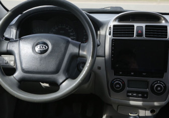 Подержанный автомобиль Kia Cerato Sedan 2006 года (14 фото)