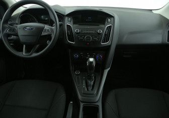 Подержанный автомобиль Ford Focus Hatchback 2017 года (12 фото)