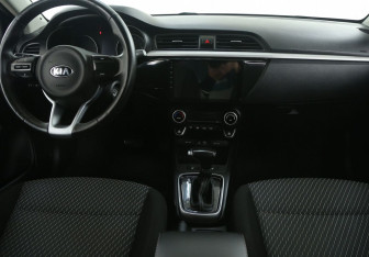 Подержанный автомобиль Kia Rio Sedan 2018 года (12 фото)