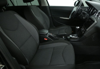 Подержанный автомобиль Peugeot 408 2013 года (10 фото)