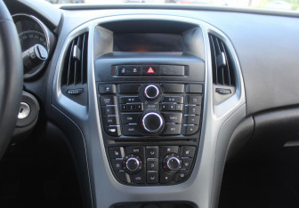 Подержанный автомобиль Opel Astra Hatchback 2012 года (16 фото)