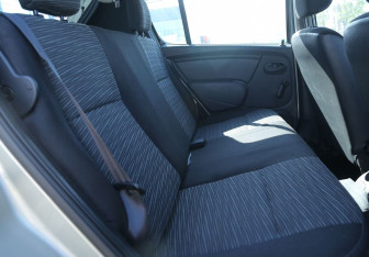 Подержанный автомобиль Renault Sandero 2012 года (11 фото)