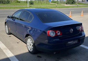 Подержанный автомобиль Volkswagen Passat Sedan 2006 года (6 фото)