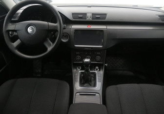 Подержанный автомобиль Volkswagen Passat Sedan 2006 года (12 фото)