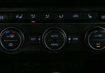 Подержанный автомобиль Volkswagen Tiguan 2018 года (17 фото)