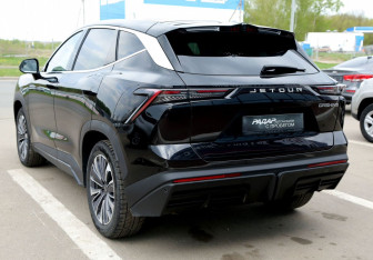 Подержанный автомобиль Jetour Dashing 2023 года (4 фото)