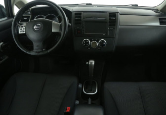 Подержанный автомобиль Nissan Tiida Hatchback 2007 года (12 фото)
