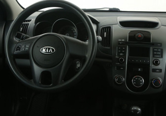 Подержанный автомобиль Kia Cerato Sedan 2010 года (14 фото)