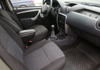 Подержанный автомобиль Renault Duster 2013 года (9 фото)