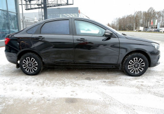 Подержанный автомобиль LADA (ВАЗ) Vesta Sedan 2016 года (7 фото)