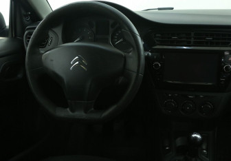 Подержанный автомобиль Citroen C-Elysee 2013 года (14 фото)