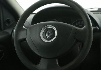 Подержанный автомобиль Renault Logan Sedan 2013 года (16 фото)