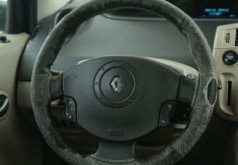 Подержанный автомобиль Renault Scenic 2009 года (16 фото)