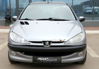 Подержанный автомобиль Peugeot 206 Hatchback 2004 года (2 фото)