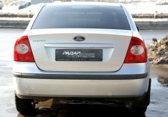 Подержанный автомобиль Ford Focus Sedan 2007 года (5 фото)