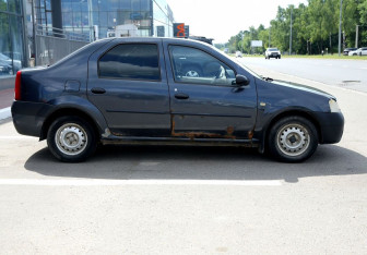 Подержанный автомобиль Renault Logan Sedan 2006 года (7 фото)