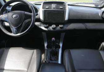 Подержанный автомобиль Lifan X60 2015 года (12 фото)