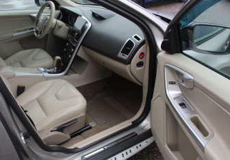 Подержанный автомобиль Volvo XC60 2010 года (10 фото)